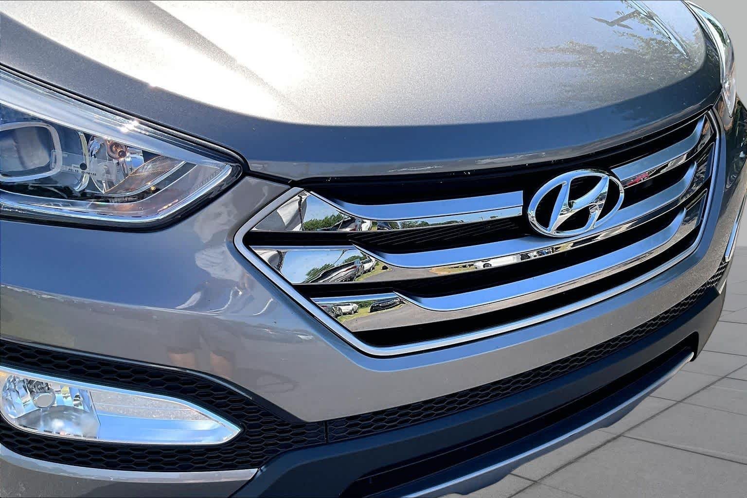 Used 2015 Mineral Gray Hyundai  image 30