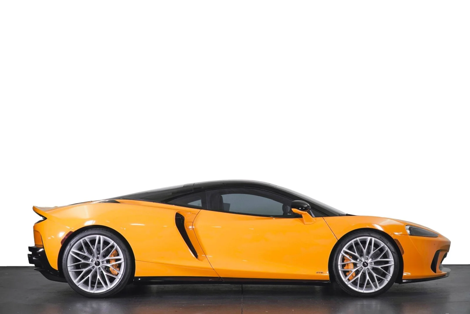 Certified Used 2025  McLaren  image 32