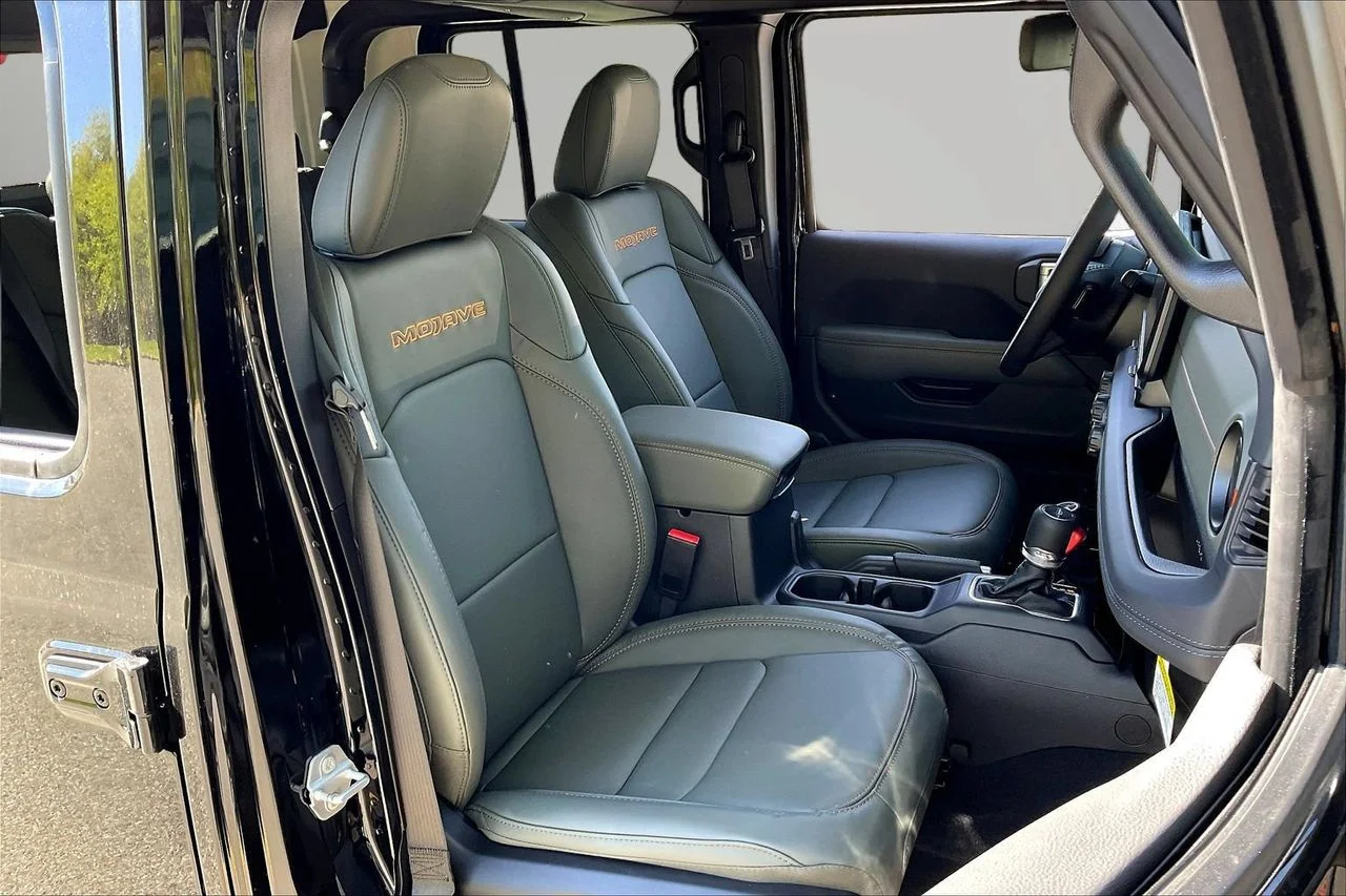 New 2026 Black Clearcoat Jeep Mojave image 19