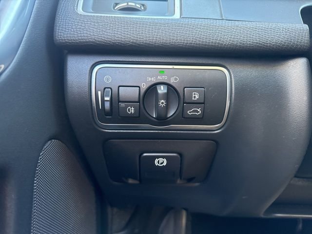 Used 2017 Blue Volvo T6 Dynamic image 13