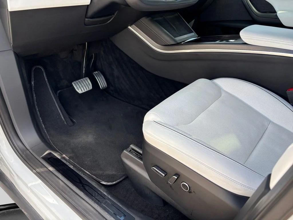 Used 2022 White Tesla Plaid image 34