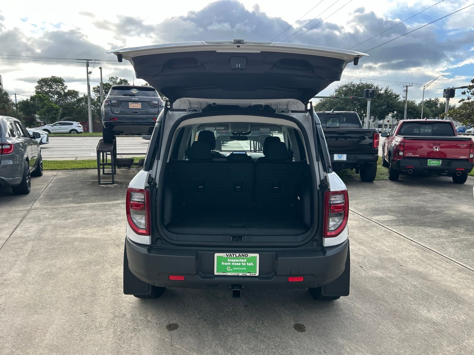Used 2024 White Ford Badlands image 35