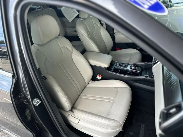 Used 2022 Gray Kia EX image 29