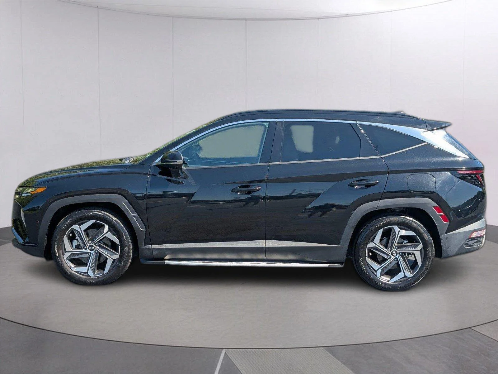 Used 2024 Black Pearl Hyundai Limited image 2