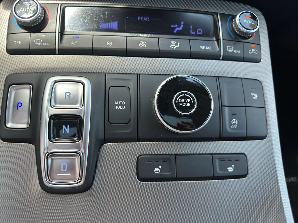 Used 2022  Hyundai SEL image 23