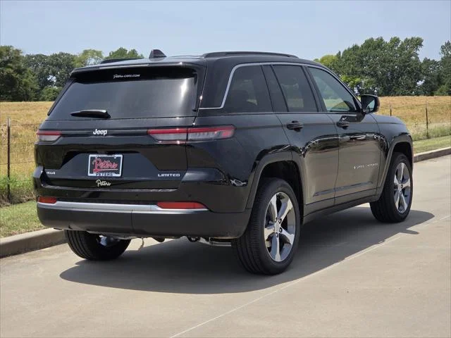 New 2026 Diamond Black Crystal Pearl-Coat Exterior Paint Jeep Limited image 3