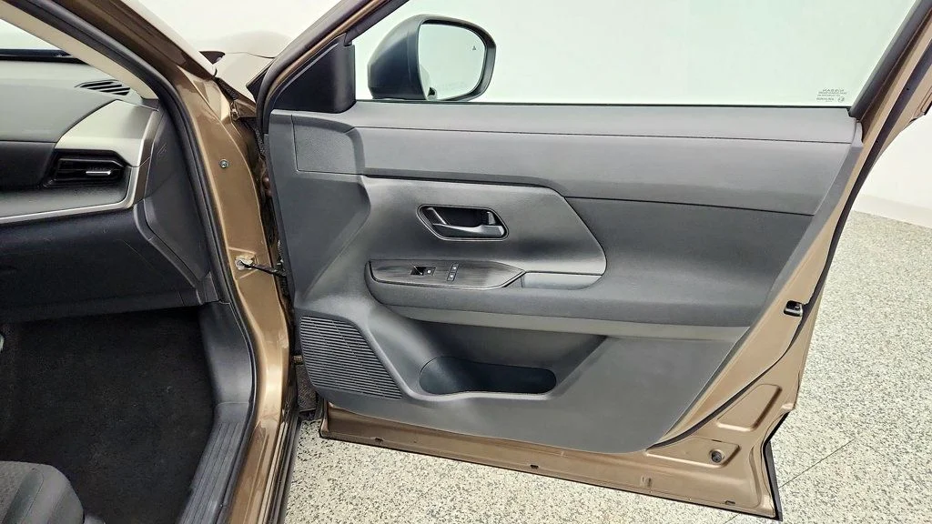 Used 2025 Canyon Bronze Metallic Nissan S FWD image 23