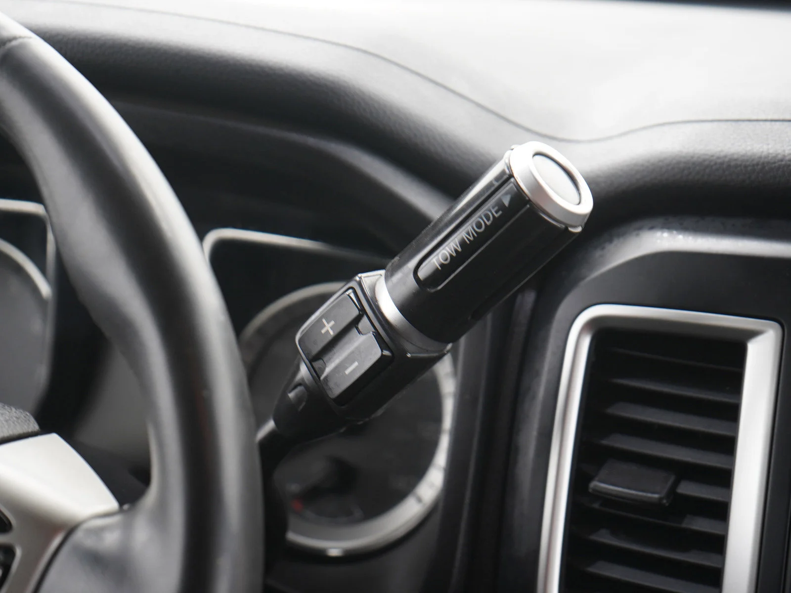 Used 2018 Magnetic Black Nissan SV image 16