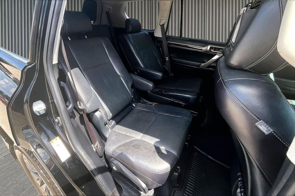 Used 2017 Black Lexus 460 image 29