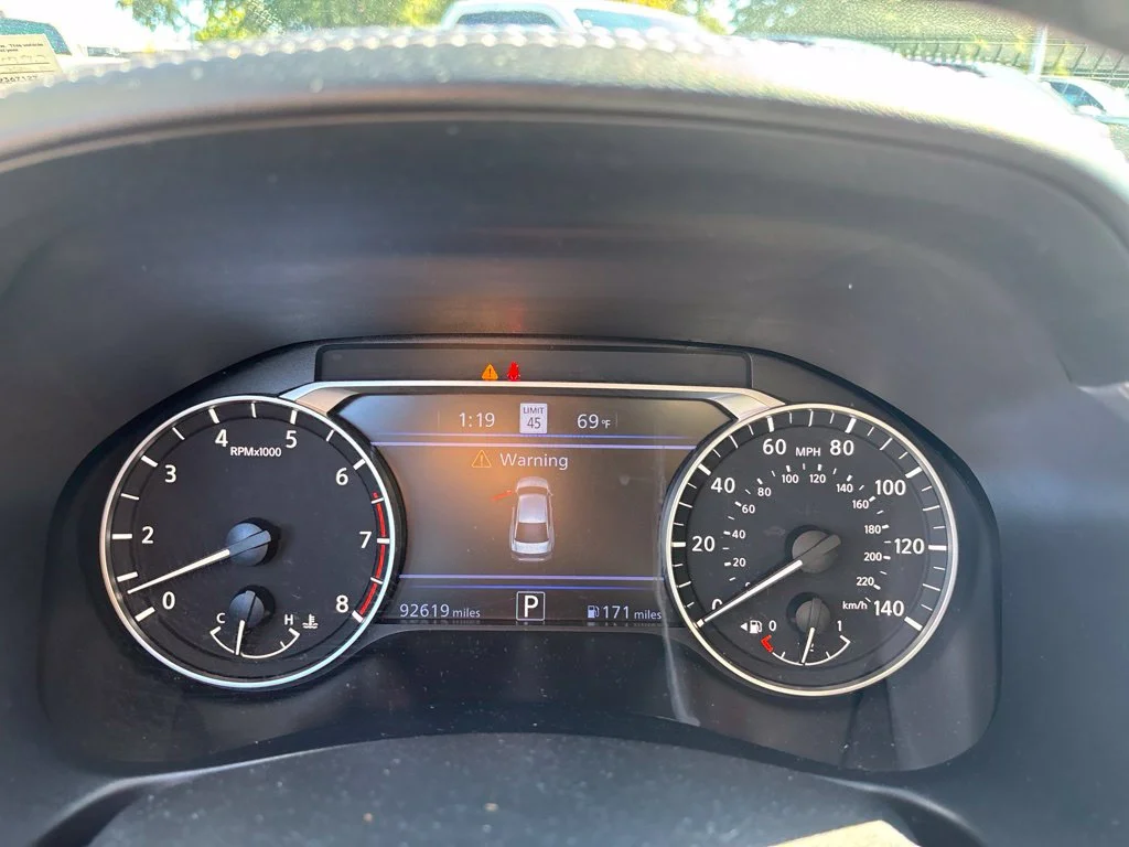 Used 2022 Silver Nissan 2.5 SL image 10