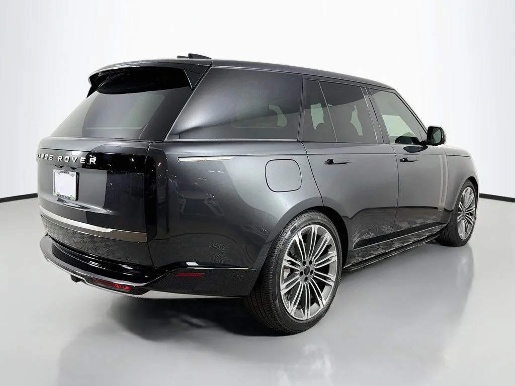 New 2026 Carpathian Gray Premium Metallic Land Rover SE image 5