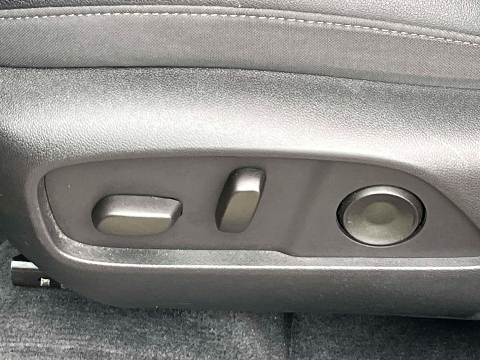 Used 2025 Sterling Gray Metallic Chevrolet LT image 21