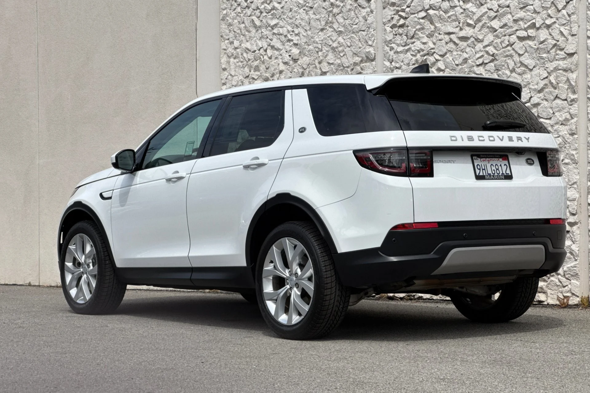 Used 2023 White Land Rover SE image 6