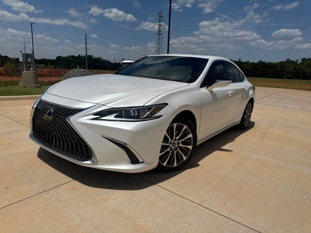 Used 2021 White Lexus 350 image 1