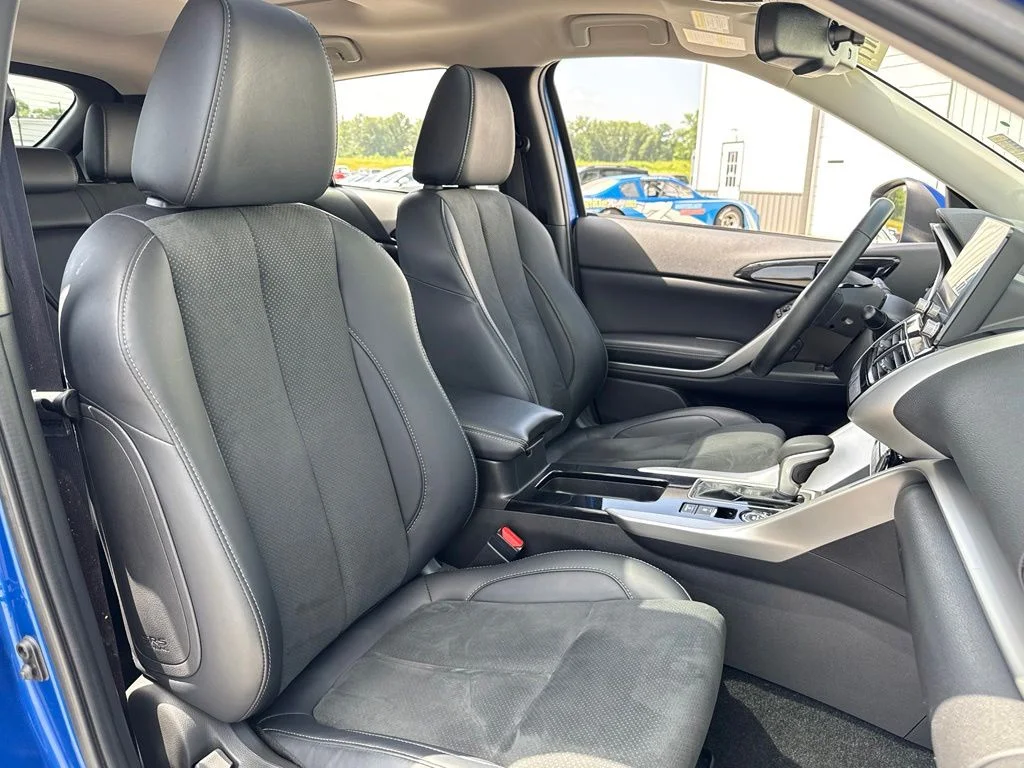 Used 2024 Blue Mitsubishi SE image 27