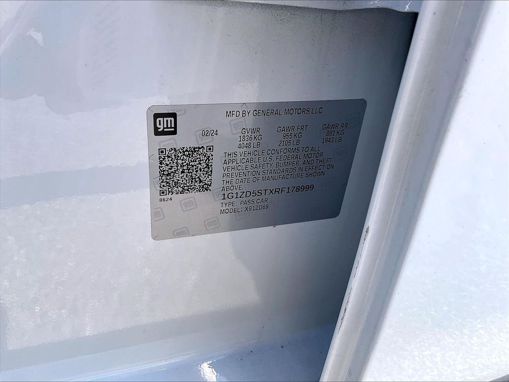 Used 2024 Summit White Chevrolet LT image 31