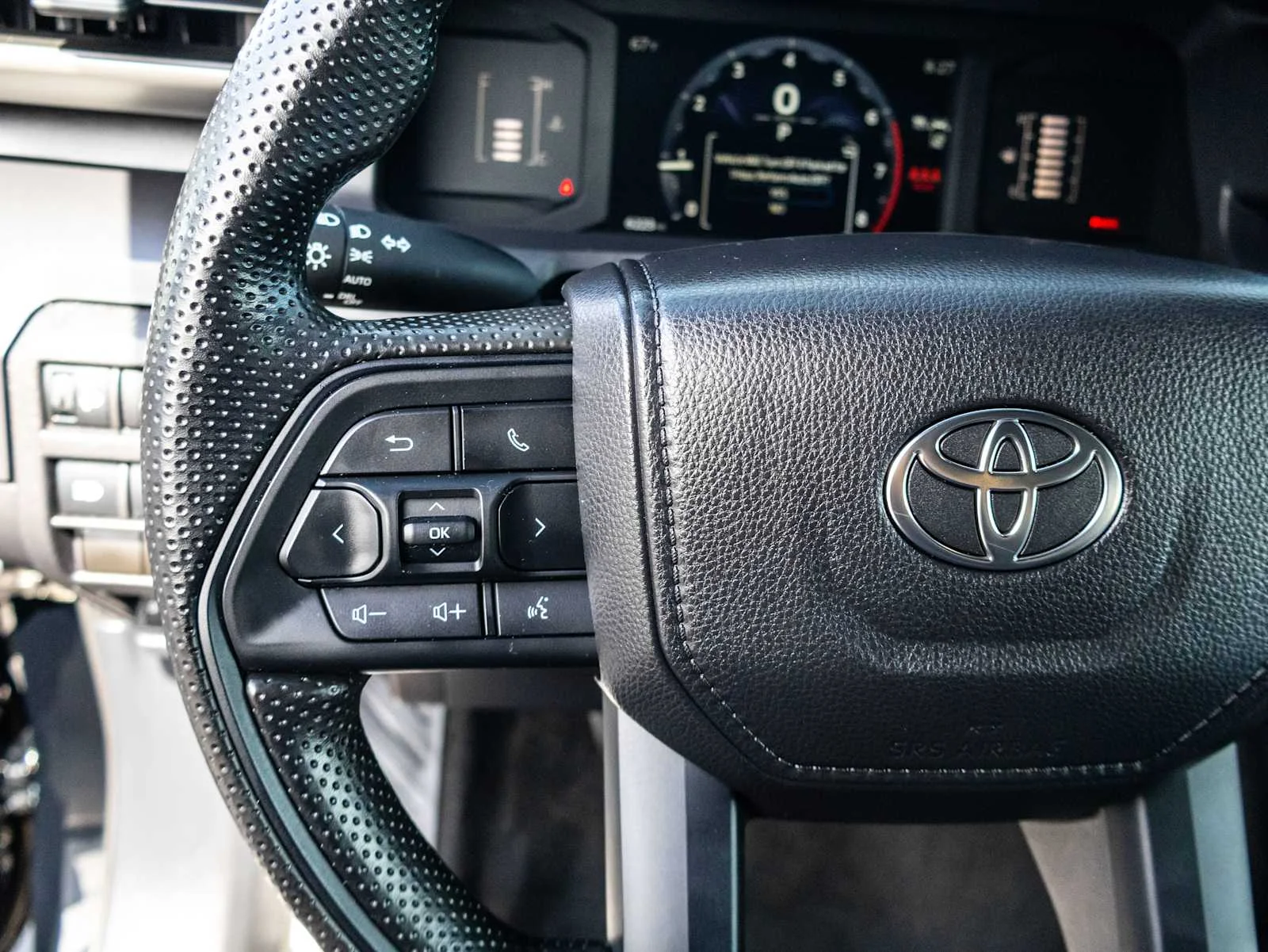 2025 Toyota Tacoma SR - Photo 43