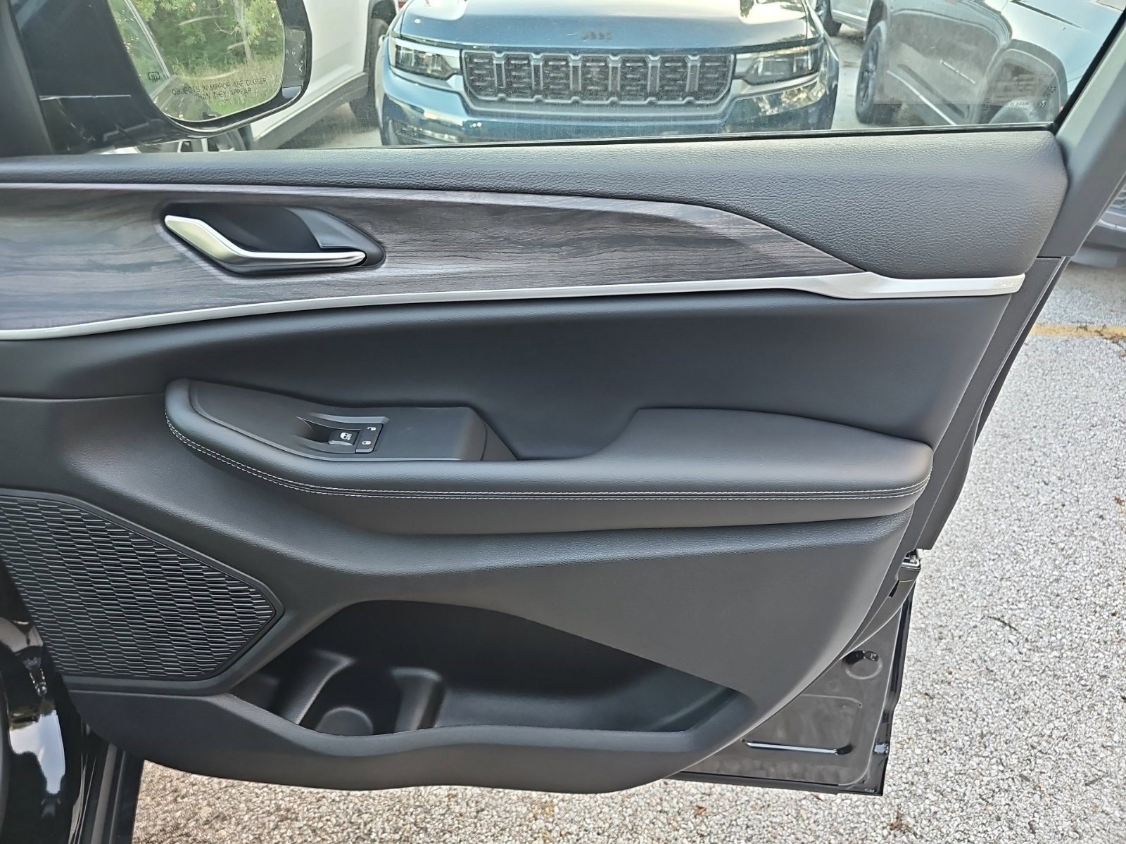 New 2027 High Gloss Black Jeep Laredo Altitude image 12