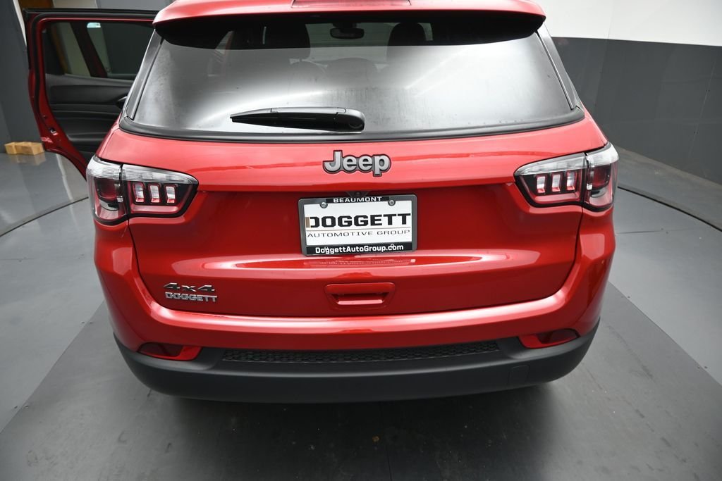 New 2026 Red Hot Pearlcoat Jeep Latitude image 2