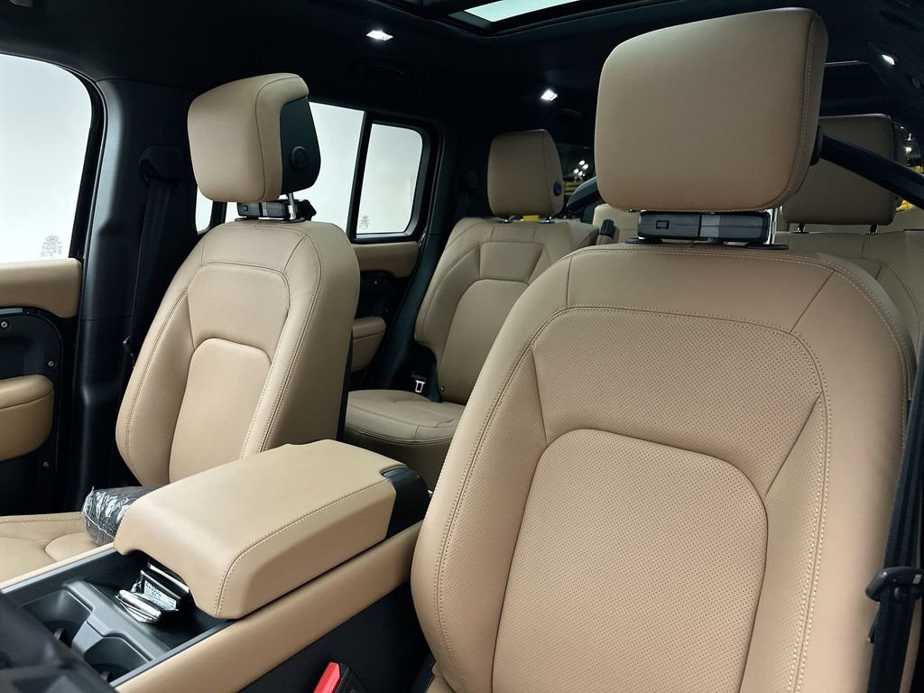 New 2026 Santorini Black Land Rover X-Dynamic SE image 11