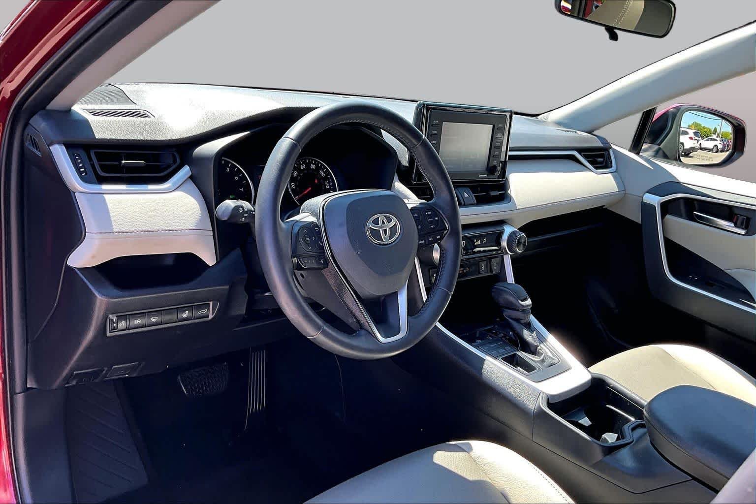 Used 2020 Ruby Flare Pearl Toyota XLE image 17