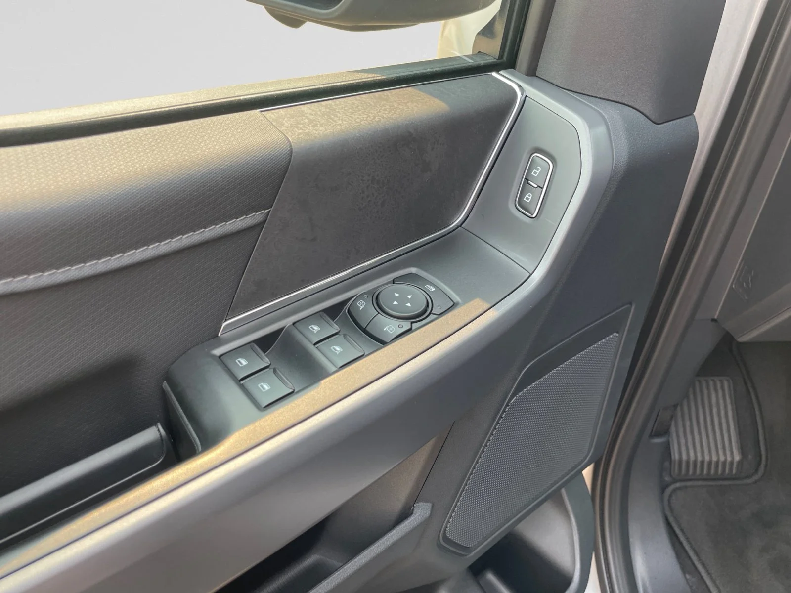 New 2026 Iconic Silver Metallic Ford XLT image 12