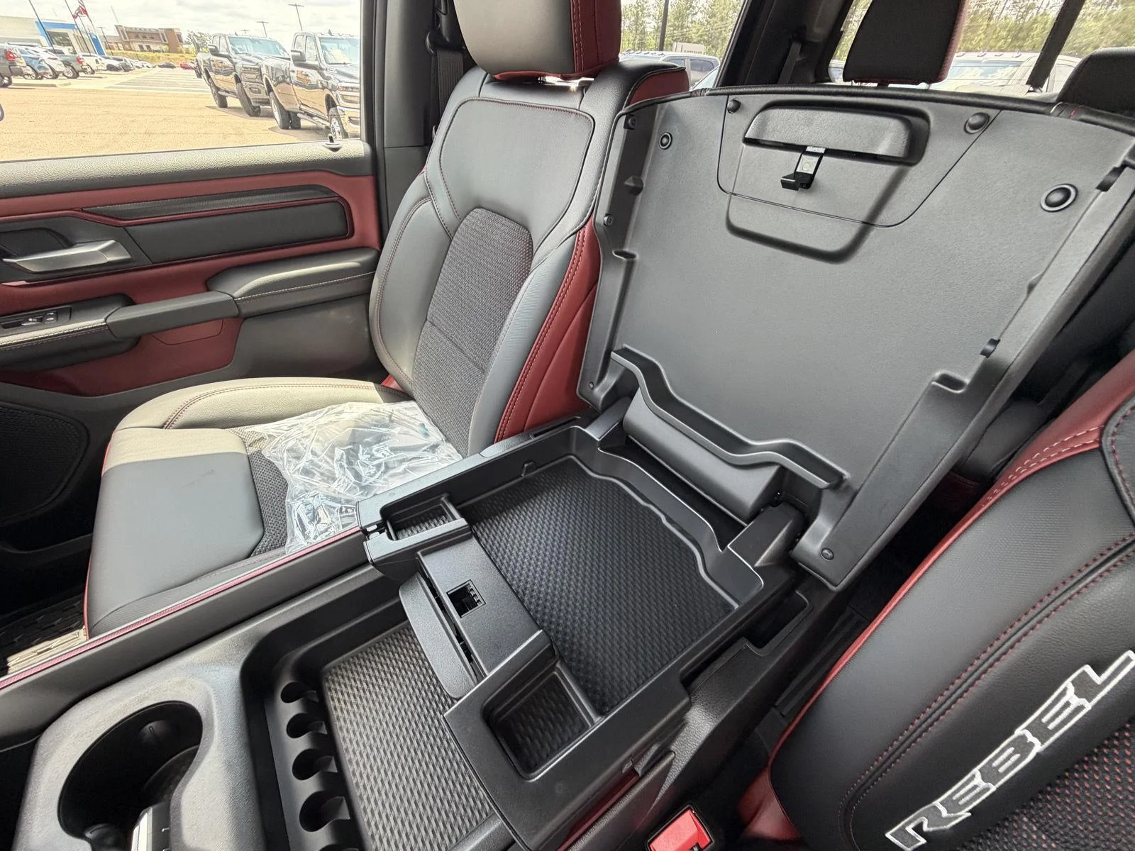 New 2026 Diamond Black Crystal Pearl-Coat Exterior Paint RAM Rebel image 15