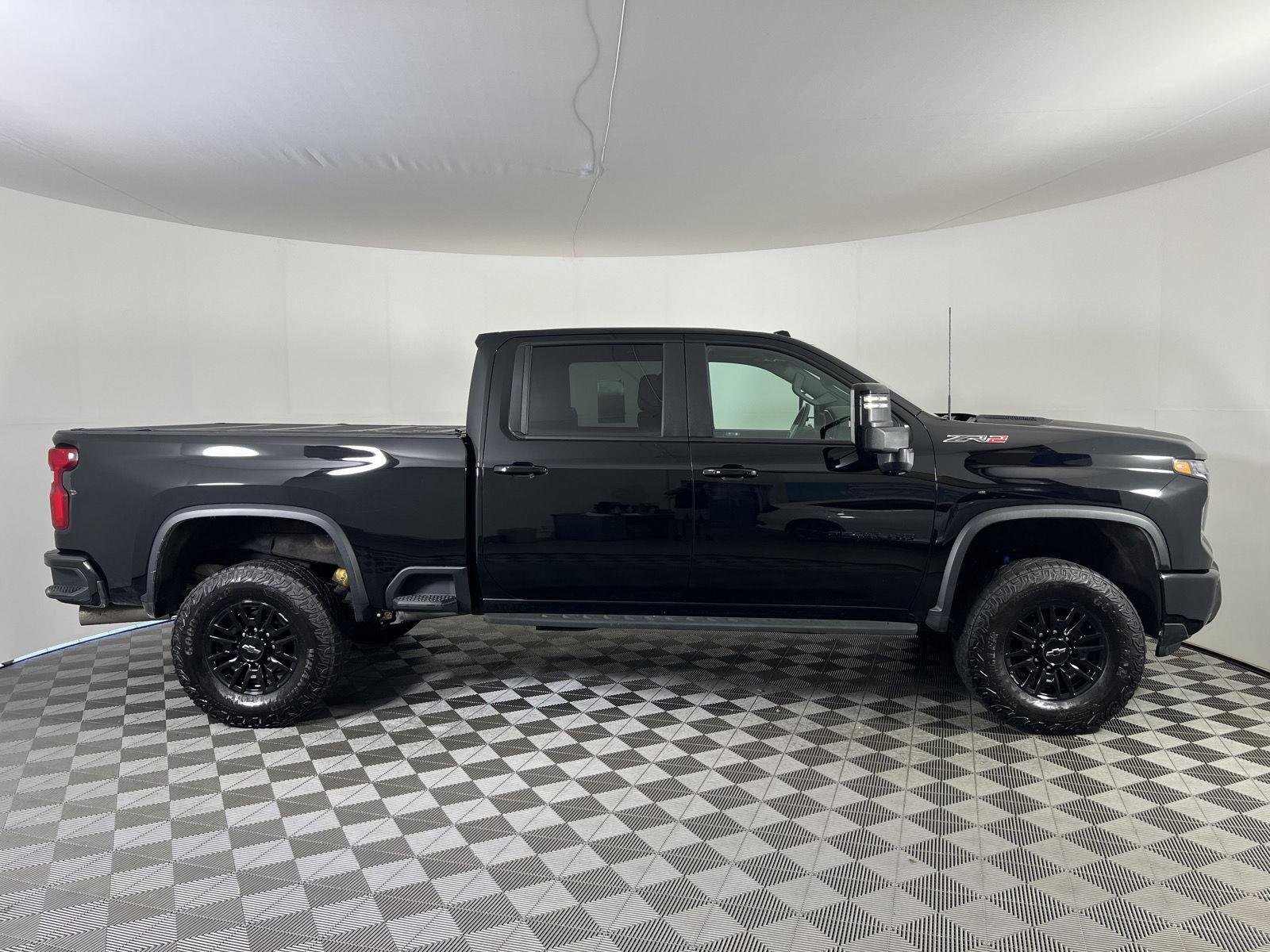 Used 2024 Black Chevrolet ZR2 image 27