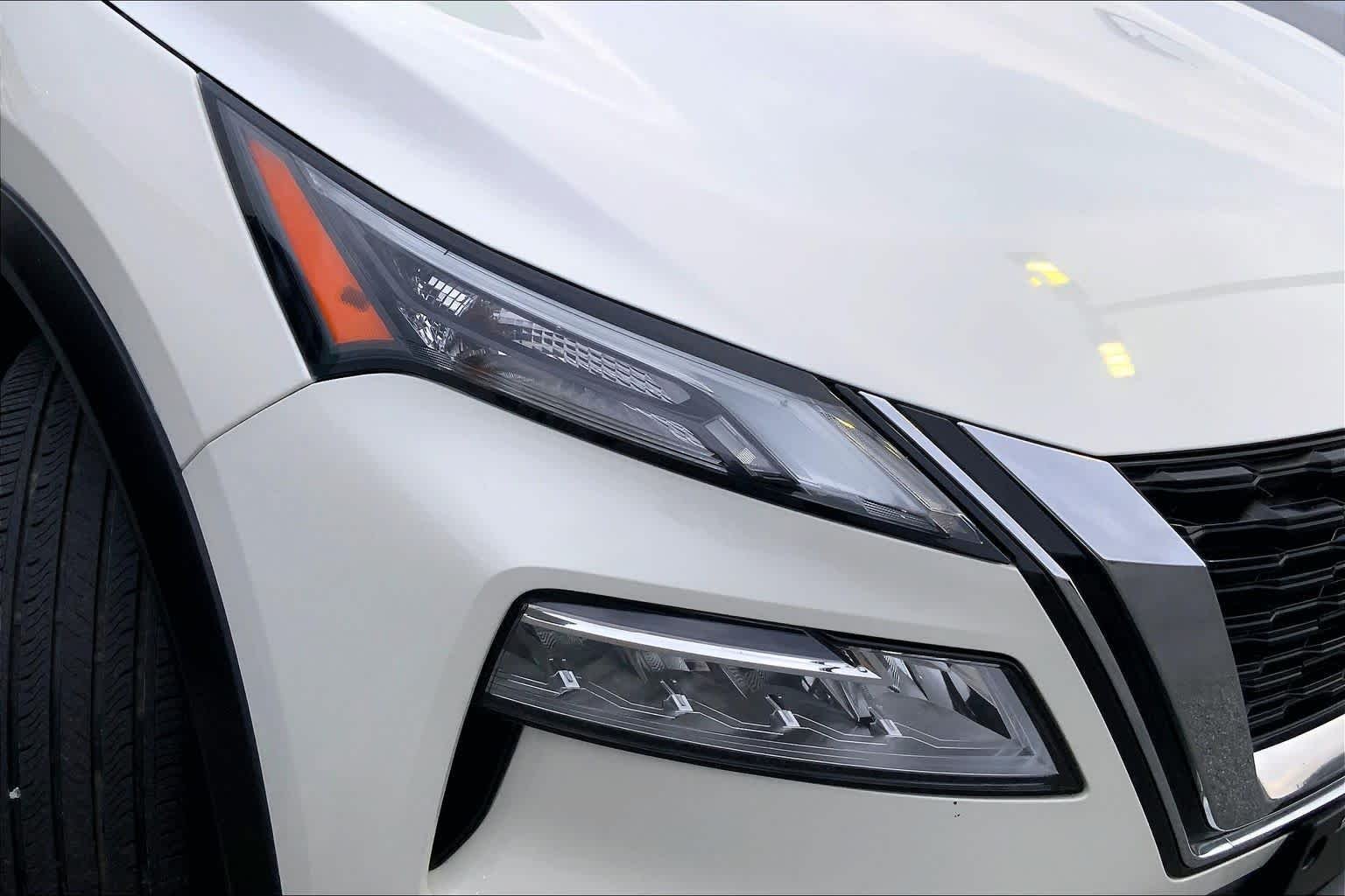 Used 2023 Pearl White Tricoat Nissan SV image 24