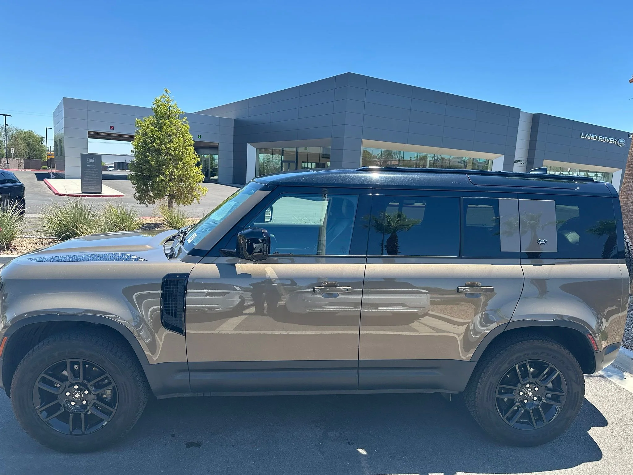 Used 2023 Gondwana Stone Metallic Land Rover S image 13