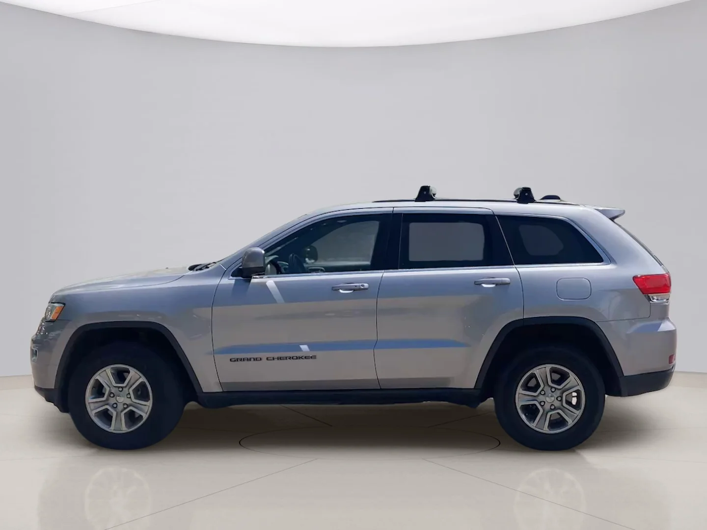 Used 2017 Silver Jeep LAREDO image 8