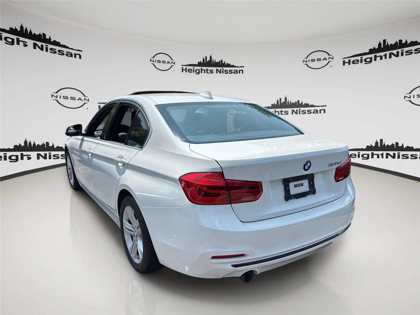 Used 2018 Alpine White BMW 328d image 4