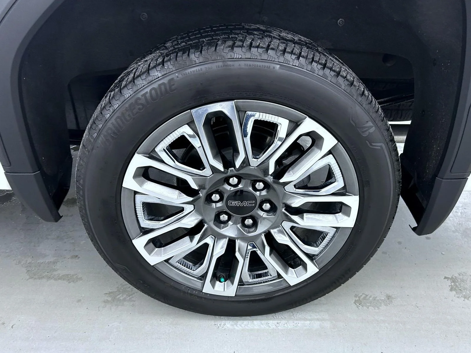 Used 2024 White GMC Denali Ultimate image 23