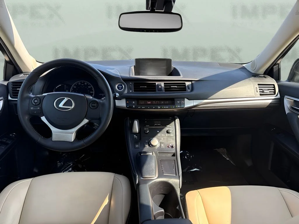 Used 2015 Black Lexus 200h image 13