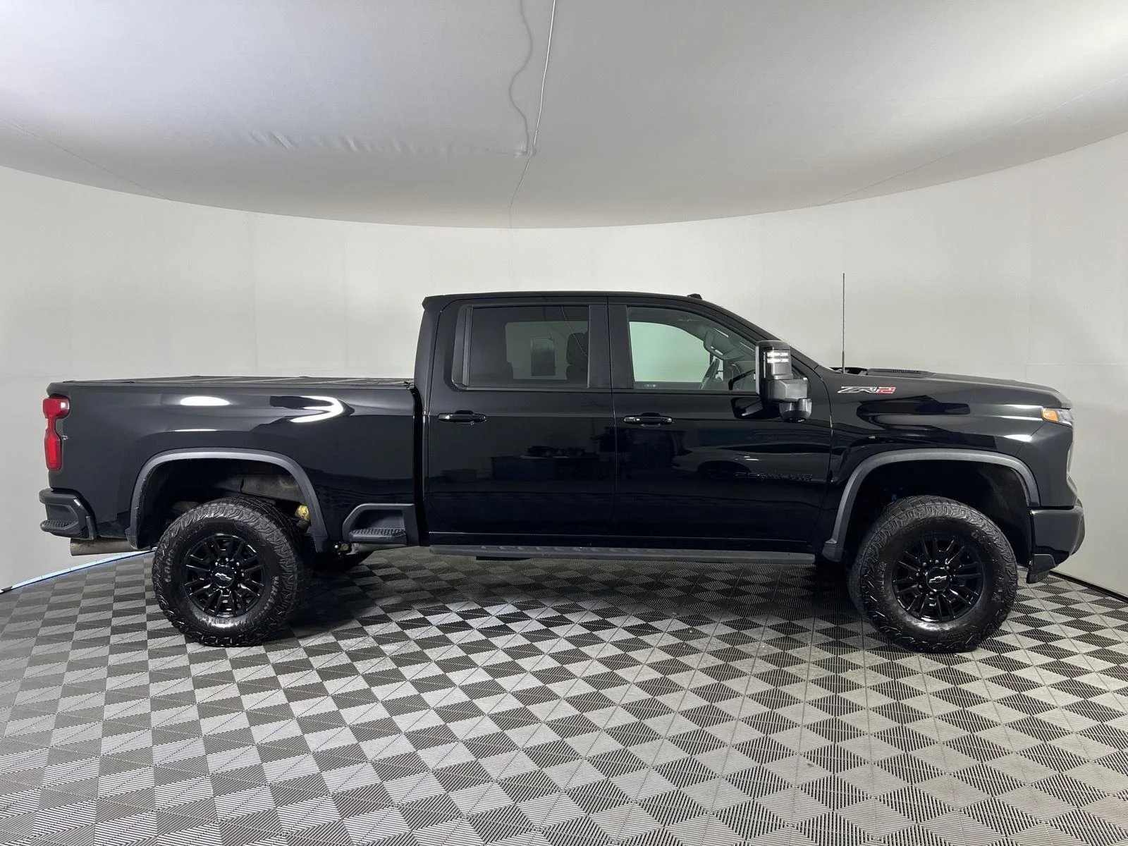 Used 2024 Black Chevrolet ZR2 image 27