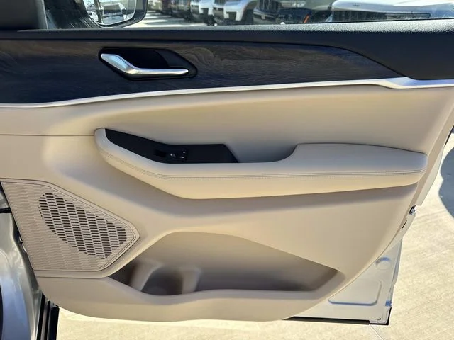 New 2025 Silver Jeep Limited image 15