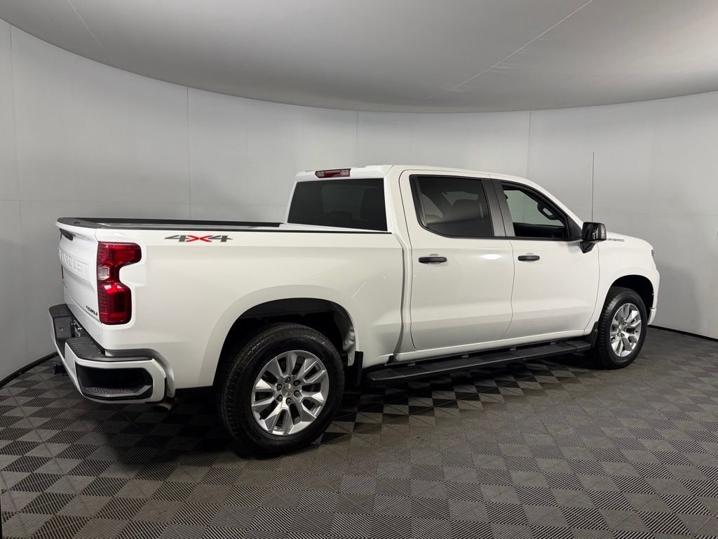 Used 2025 White Chevrolet Custom image 7