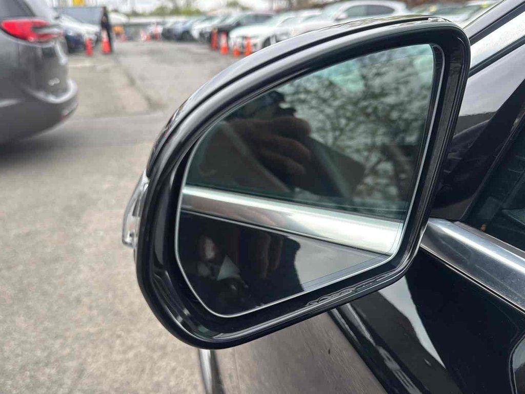 Used 2018 Black Mercedes-Benz 4MATIC® image 28