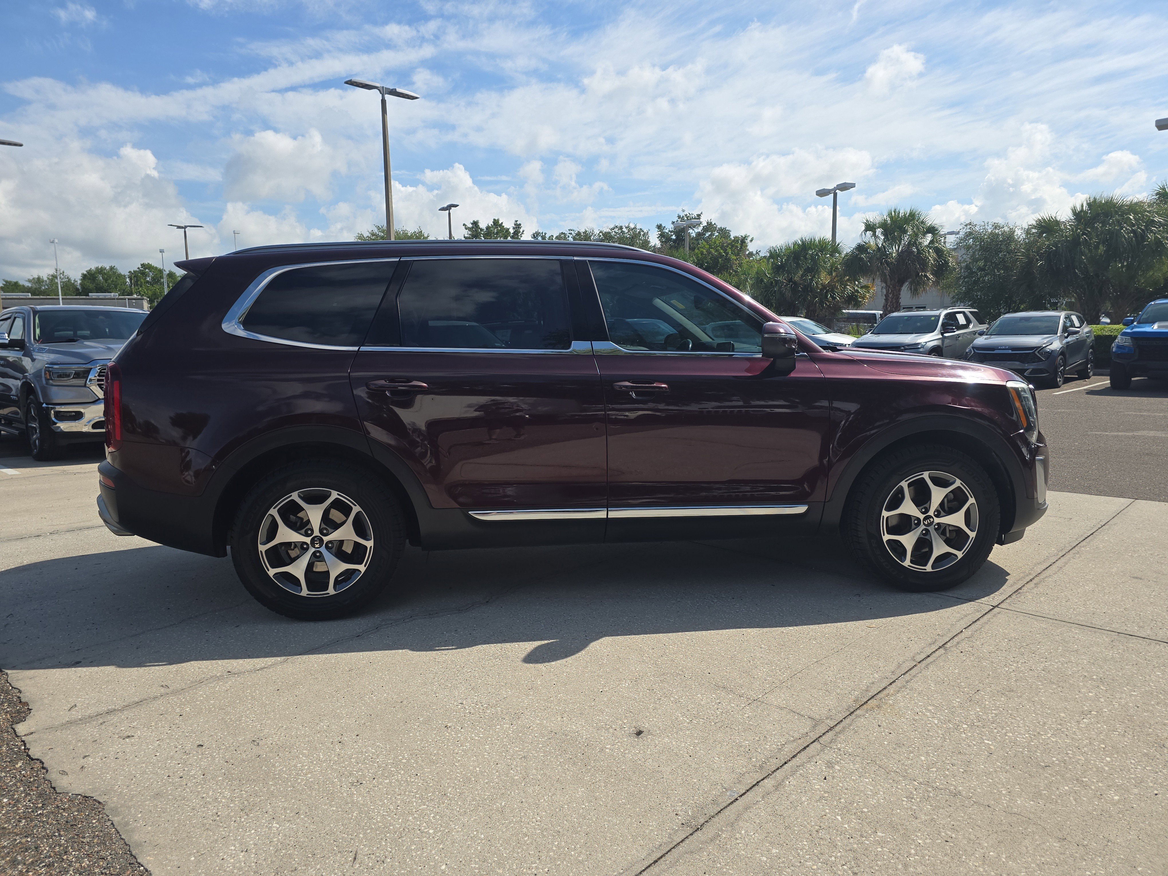 Used 2020 Sangria Kia EX image 9