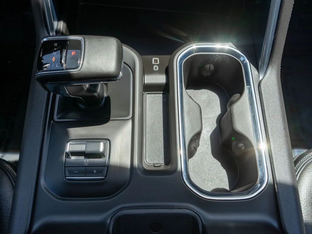 Used 2025 White GMC Denali image 29
