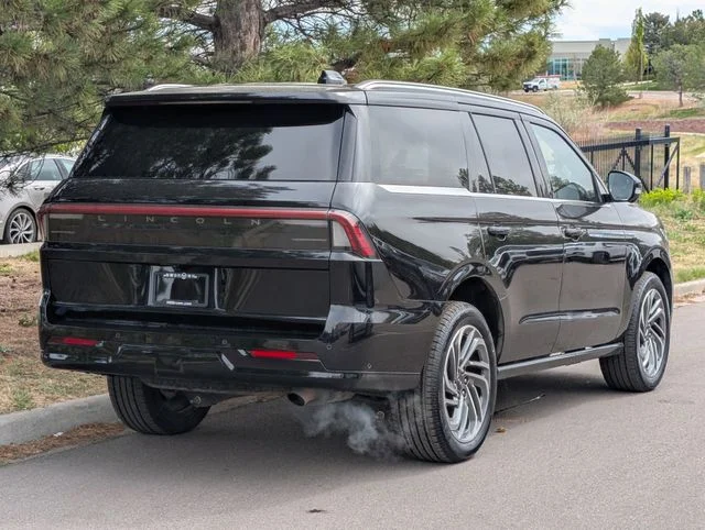 Used 2025 Black Metallic Lincoln Reserve image 3