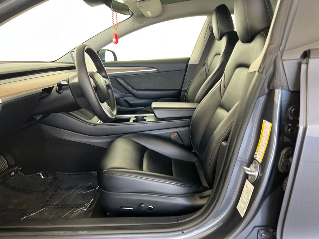 Used 2023  Tesla Base image 11