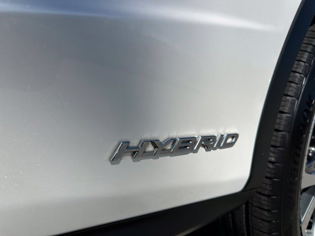 Used 2022 White Lexus 450h image 12