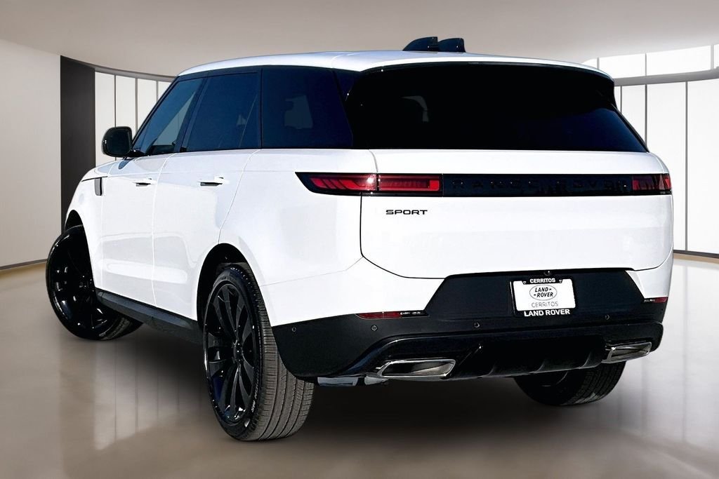 New 2026 FUJI WHITE Land Rover SE image 3