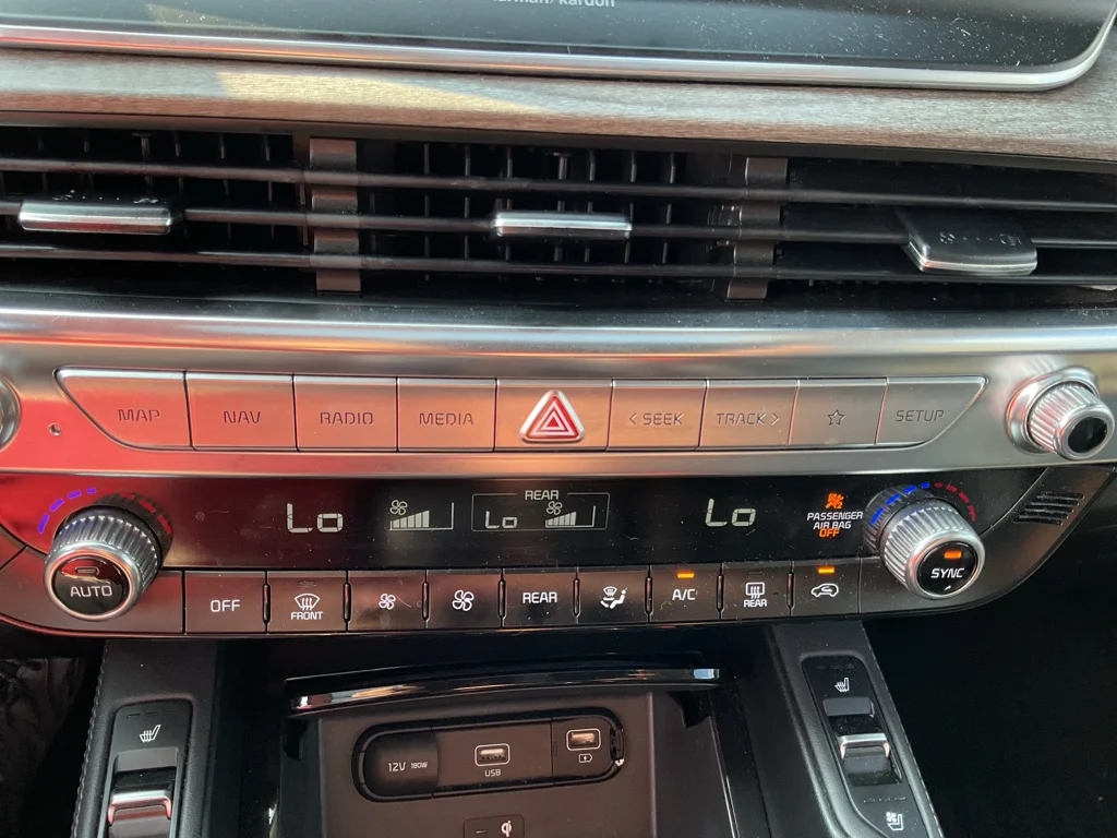 Used 2020 Snow White Pearl Kia SX image 21