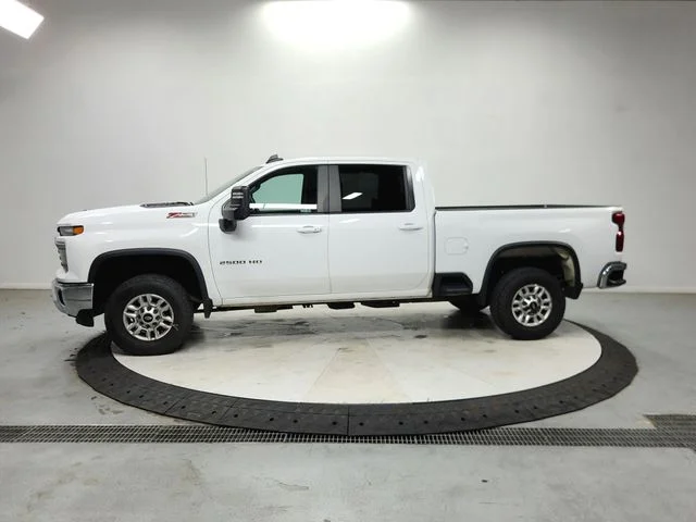 Used 2024 White Chevrolet LT image 5
