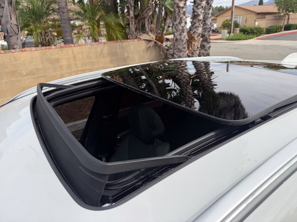 Used 2019 White BMW sDrive30i image 11