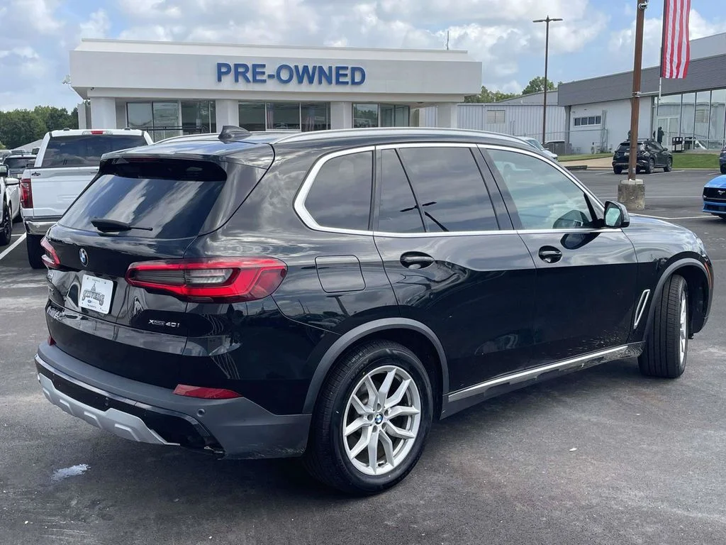 Certified Used 2019 Black BMW xDrive40i image 3