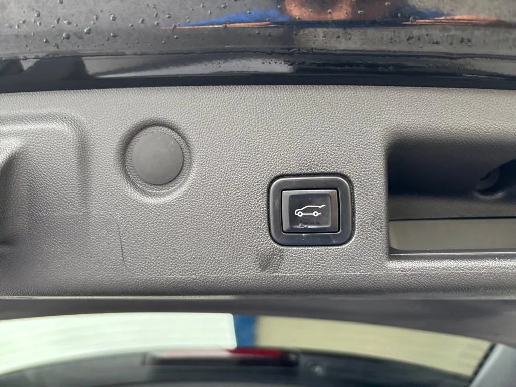 Used 2022 Mosaic Black Metallic Chevrolet LT image 28