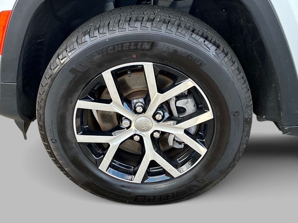 Used 2024 Silver Jeep Limited image 21